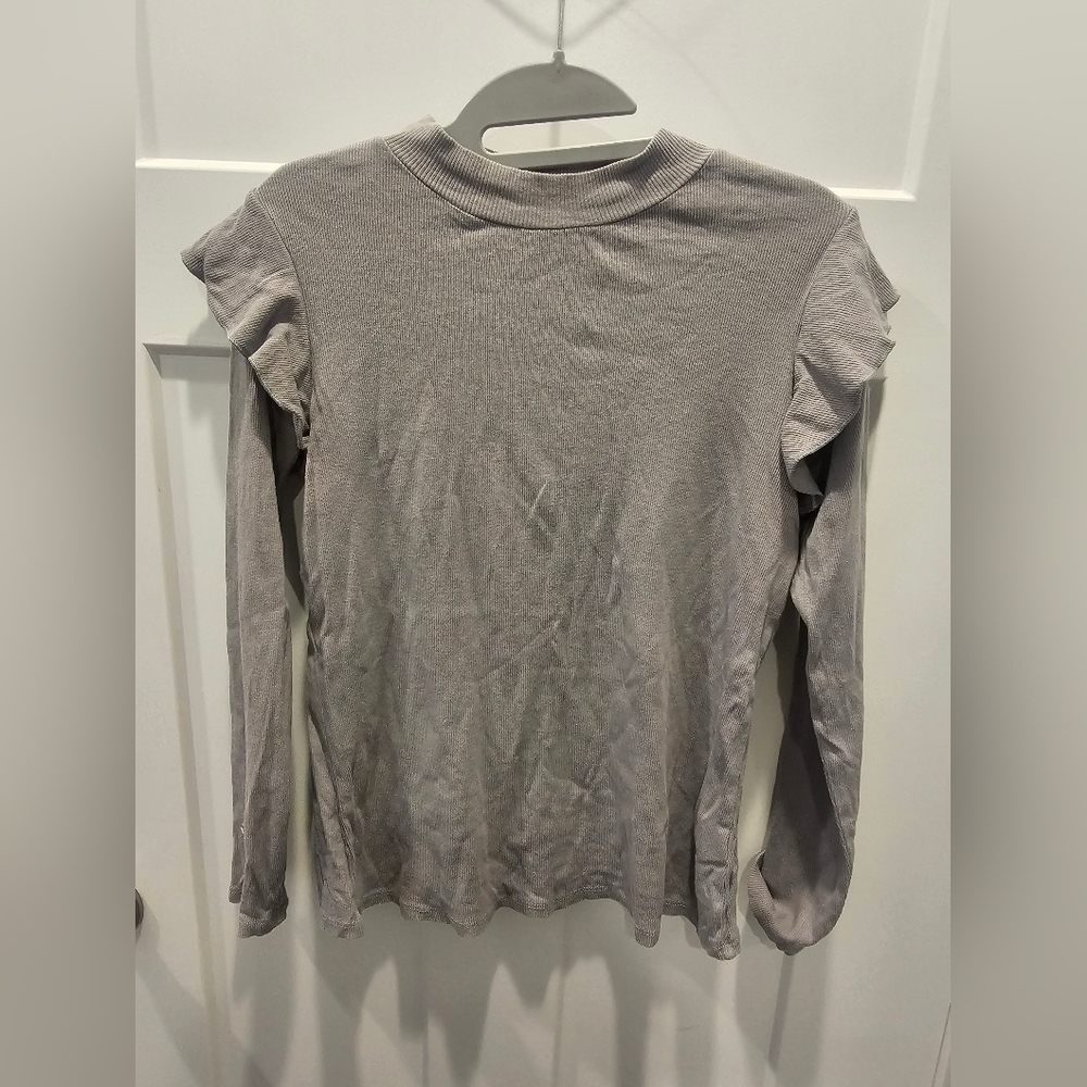 Crown & Ivy Petite Medium Gray Ruffle Shoulder Long Sleeve Knit Top Cotton Blend